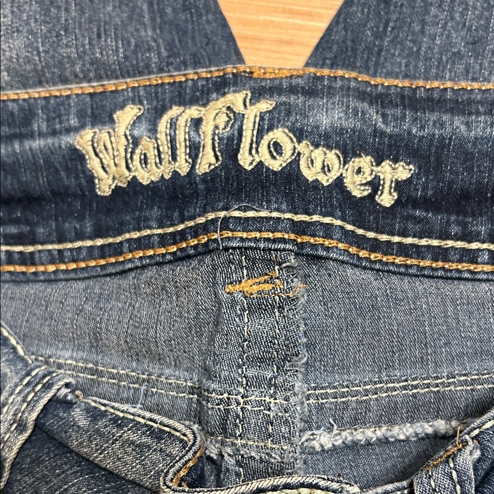 Wallflower Women's Dark Blue Flare Jeans Size 9 Juniors - Picture 3 of 6